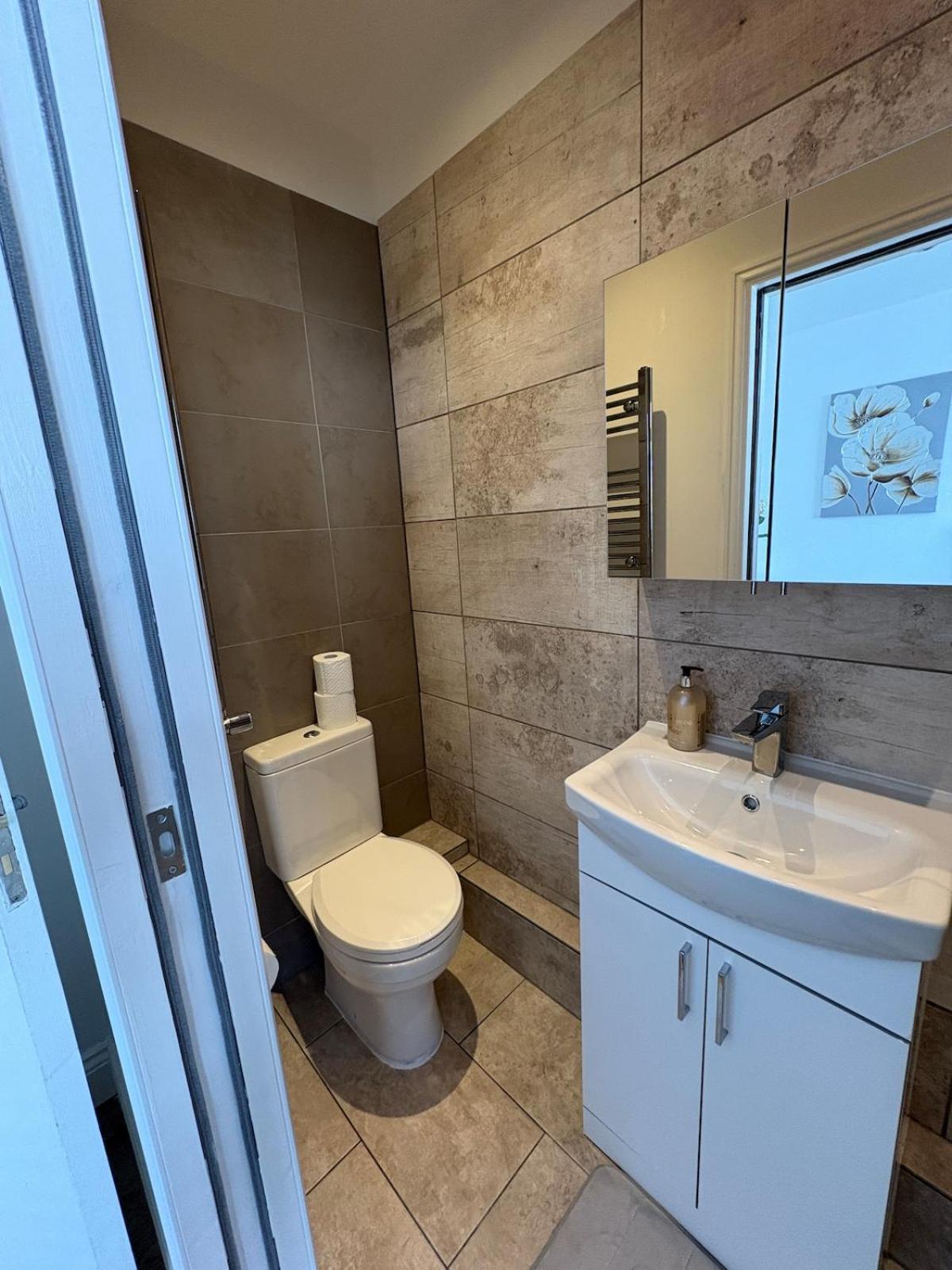 Spacious 3-bedroom Flat In Prime Location Apartment London