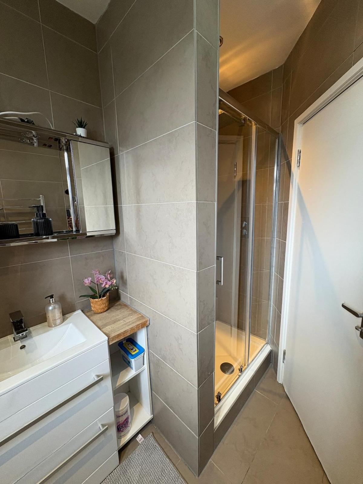 Spacious 3-bedroom Flat In Prime Location